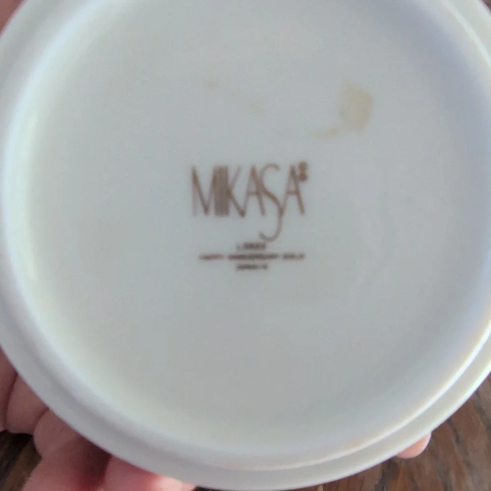 Mikasa Happy Anniversary Gold Porcelain Covered Dish White Gold Trim Glossy